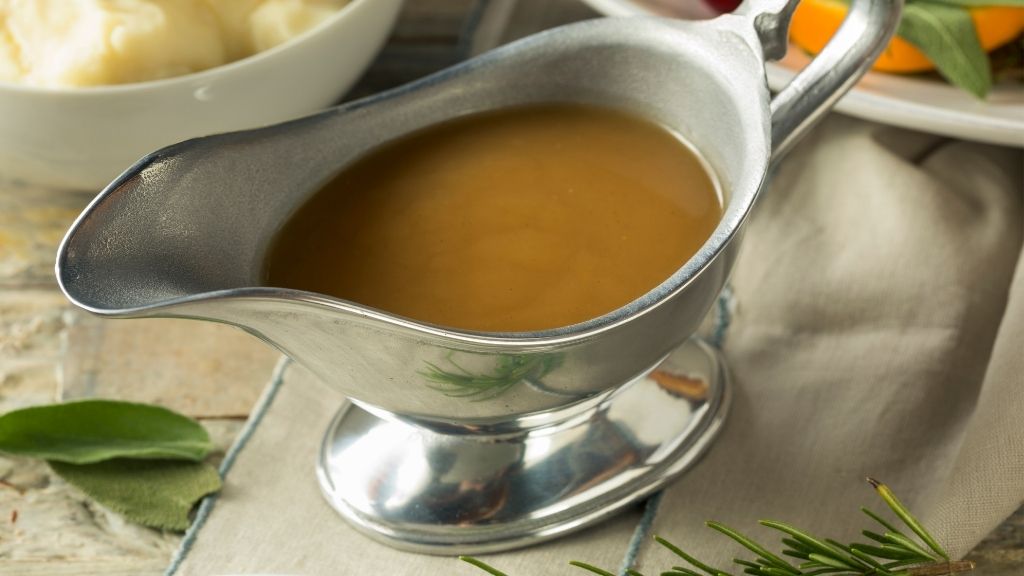 How to Make Gravy for 50 People? (3 Recipes Explained)